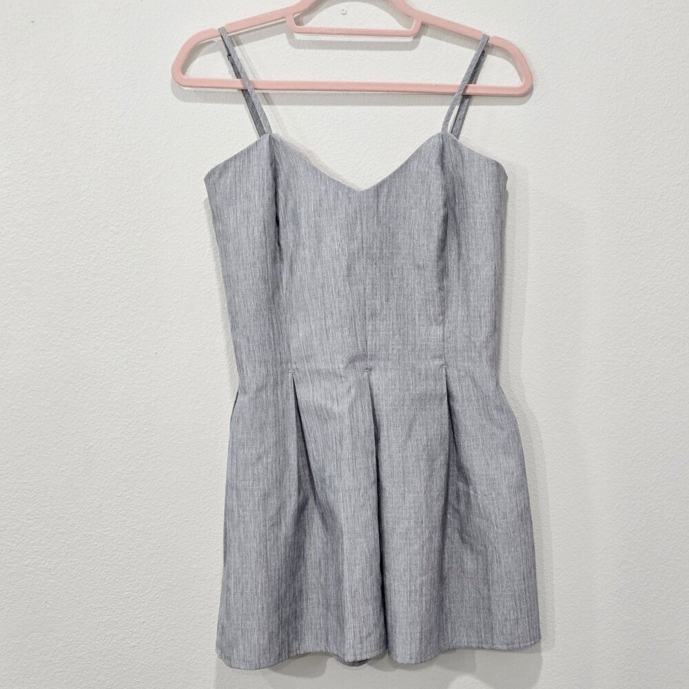 Romeo + Juliet Couture ✦ Gray Striped Sweetheart Romper ✦ Pleated Cotton Blend M - Picture 2 of 11